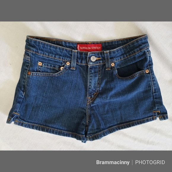 levis stretch shorts